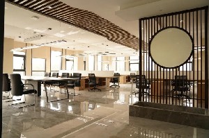 Môi trường làm việc tại khu sản xuất máy mài thông minh Chiết Giang