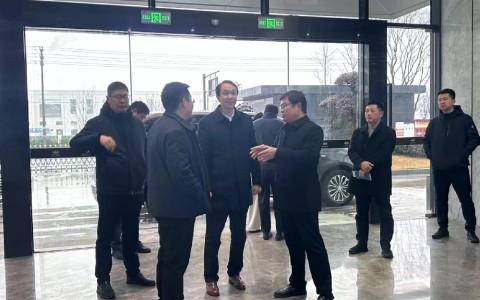 Phó Bí thư Tỉnh ủy và Thị trưởng Kim Hòa Trương Kiếm đến thăm và hướng dẫn công ty Cổ phần Hang Cơ