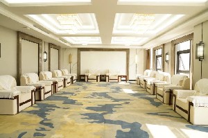 Môi trường làm việc tại khu sản xuất máy mài thông minh Chiết Giang