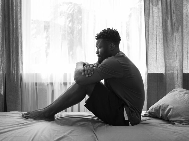 fotos de menina fake cacheada - solidao